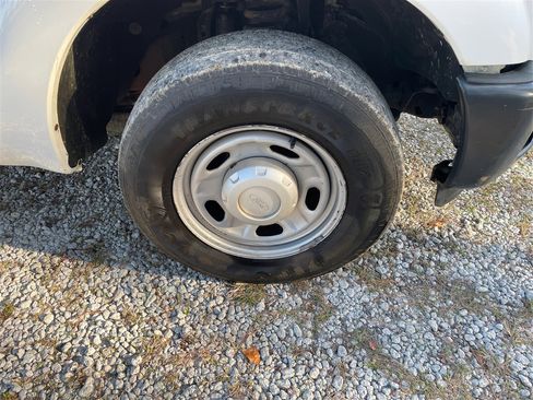 Used 2015 Ford F250 XL w/ Power Equipment Group image 29