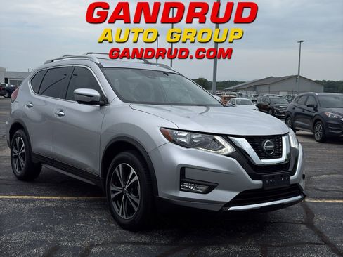 Used 2019 Nissan Rogue SV w/ Premium Package FWD image 1
