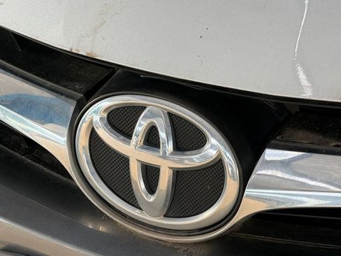 Used 2016 Toyota Camry LE FWD image 9