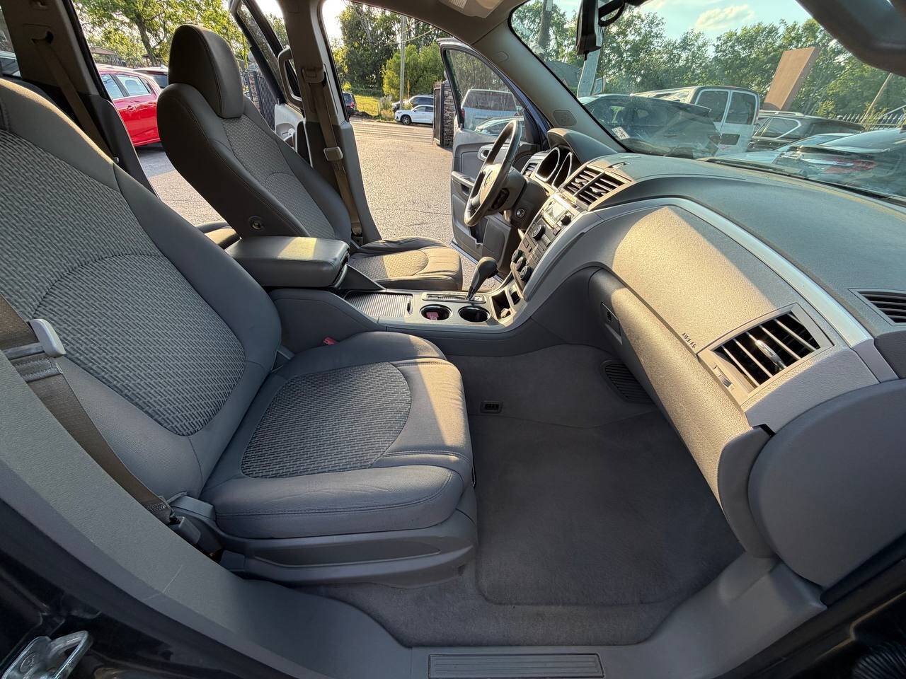 Used 2011 Chevrolet Traverse LS FWD image 22