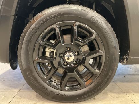 Used 2023 Jeep Renegade Latitude image 9