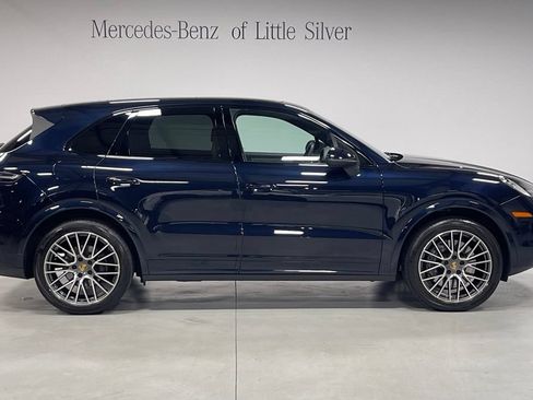 Used 2023 Porsche Cayenne AWD/4WD image 7
