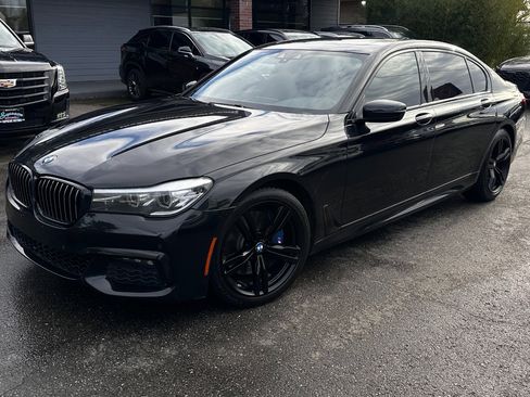 Used 2019 BMW 740i w/ M Sport Package image 9