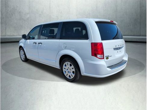Used 2019 Dodge Grand Caravan SE FWD image 3