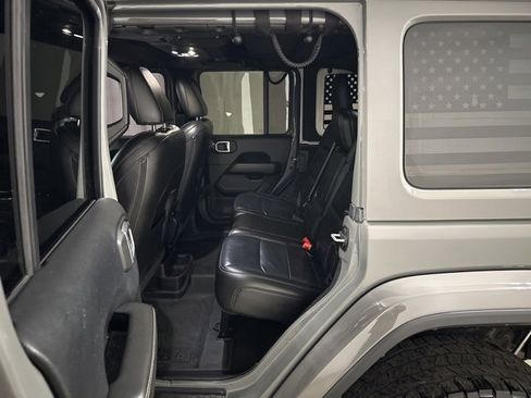 Used 2019 Jeep Wrangler Unlimited Sahara image 10