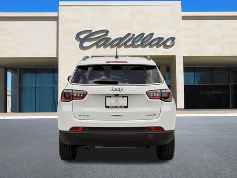 Used 2023 Jeep Compass Latitude AWD/4WD image 4
