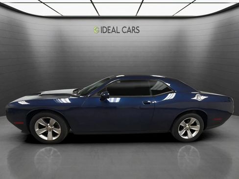Used 2015 Dodge Challenger SXT RWD image 8