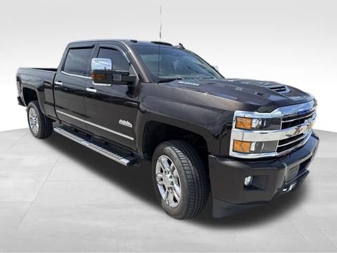 Used 2019 Chevrolet Silverado 2500 High Country w/ Duramax Plus Package AWD/4WD image 4