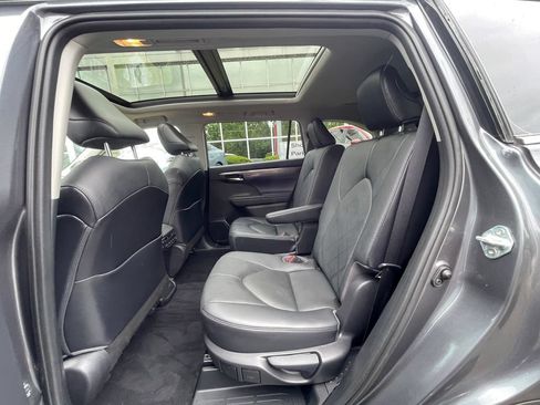 Used 2021 Toyota Highlander Platinum AWD/4WD image 18