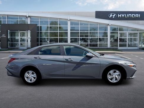 New 2026 Hyundai Elantra SE image 9