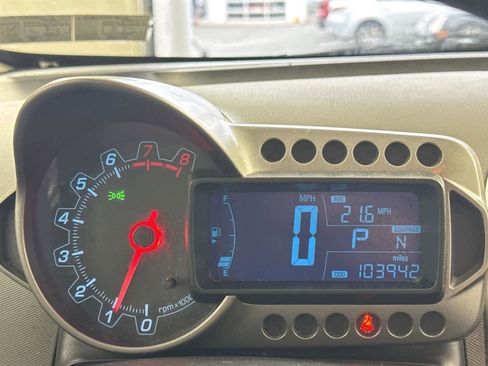 Used 2015 Chevrolet Sonic LT image 27