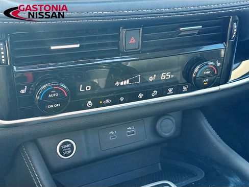 Used 2023 Nissan Rogue SL image 19