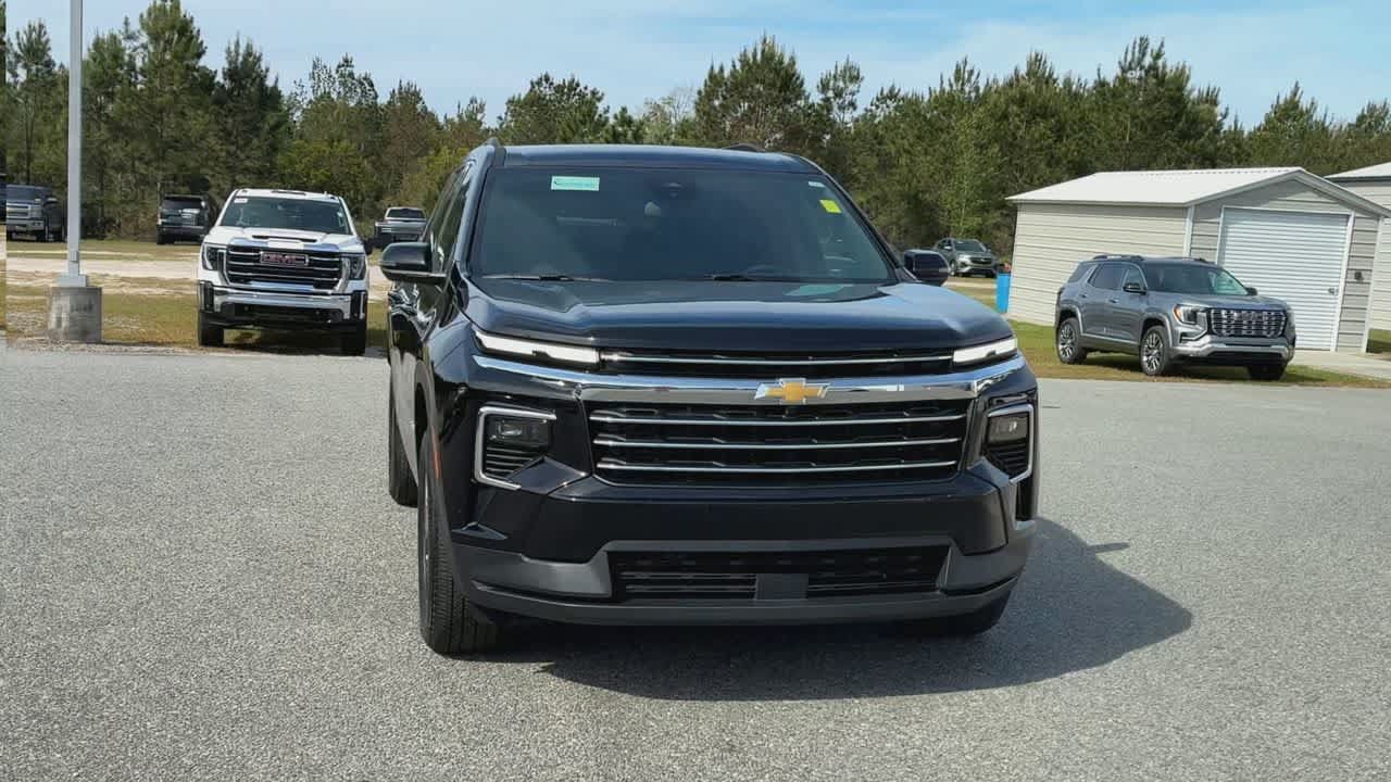 Used 2026 Chevrolet Traverse LT FWD image 3