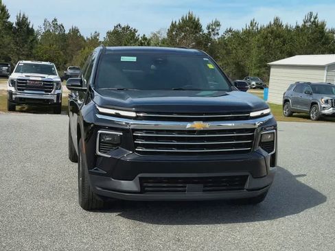 Used 2026 Chevrolet Traverse LT FWD image 3