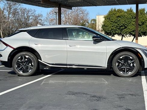 New 2025 Kia EV6 Wind image 3