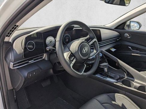 Used 2024 Hyundai Elantra Limited image 3