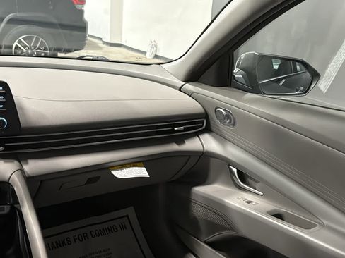 Used 2025 Hyundai Elantra Hybrid FWD image 23