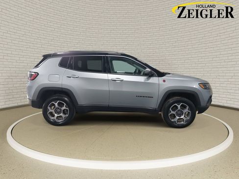 Used 2022 Jeep Compass Trailhawk w/ Trailhawk Convenience Group AWD/4WD image 4