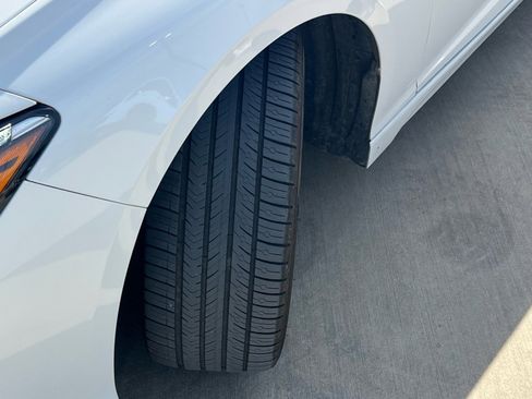 Used 2022 Acura TLX w/ Technology Package image 9