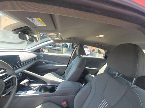 Used 2025 Hyundai Elantra Hybrid FWD image 17