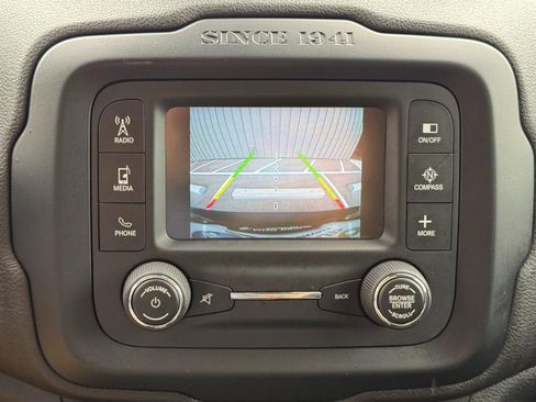 Used 2016 Jeep Renegade Latitude w/ Popular Equipment Group AWD/4WD image 12