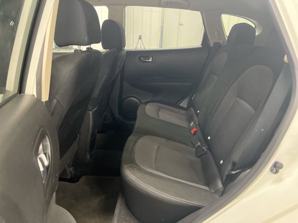 Used 2013 Nissan Rogue SV AWD/4WD image 22