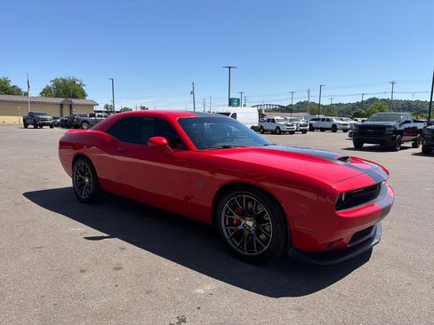 Used 2016 Dodge Challenger SRT w/ Technology Group RWD image 3