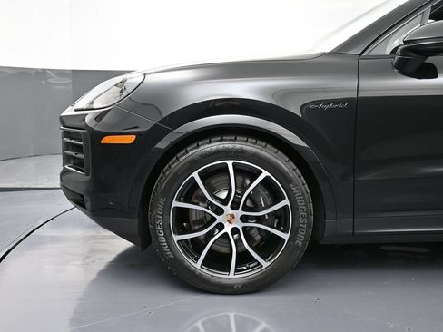 Certified 2025 Porsche Cayenne E-Hybrid Coupe AWD/4WD image 12