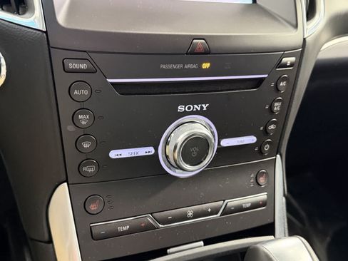 Used 2018 Ford Edge Titanium w/ Technology Package FWD image 18