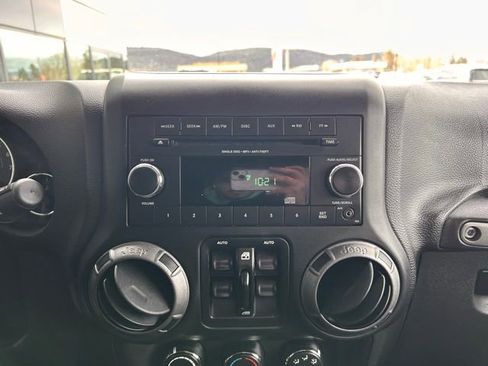 Used 2018 Jeep Wrangler Unlimited Sport S AWD/4WD image 15