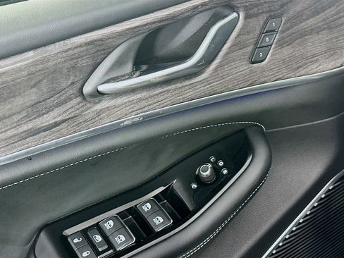 Certified 2023 Jeep Grand Cherokee Overland image 27