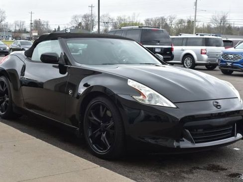 Used 2010 Nissan 370Z Touring w/ Sport Pkg RWD image 11