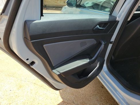 Used 2025 Volkswagen Jetta SEL FWD image 8