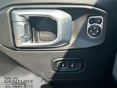 Used 2022 Jeep Wrangler Unlimited Rubicon 4xe w/ Cold Weather Group AWD/4WD image 25