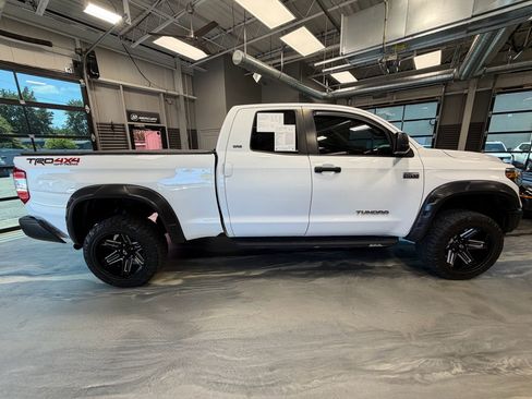 Used 2020 Toyota Tundra SR5 w/ TRD Off-Road Package AWD/4WD image 33
