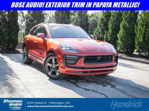 Used 2025 Porsche Macan image 1