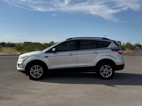 Used 2018 Ford Escape SE w/ SE Sync 3 Package FWD image 3