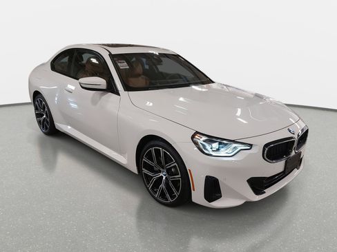 Used 2023 BMW 230i xDrive Coupe w/ Premium Package image 3