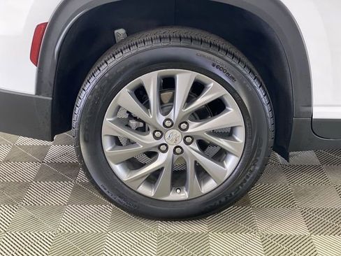 Used 2025 Buick Enclave Preferred AWD/4WD image 39