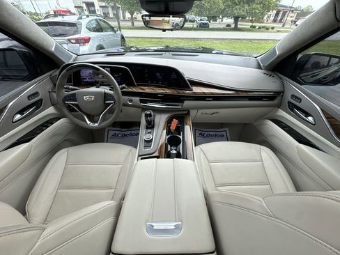 Used 2024 Cadillac Escalade Sport Platinum w/ LPO, ONYX Package AWD/4WD image 21