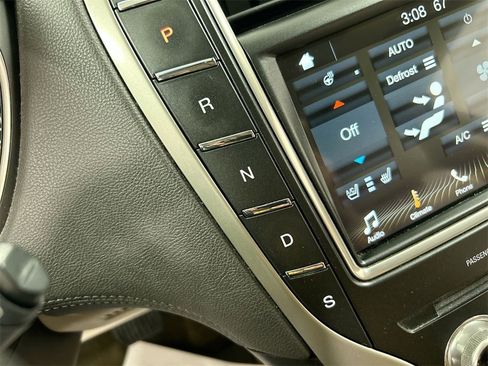 Used 2017 Lincoln MKX Reserve image 18