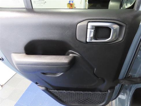 Used 2024 Jeep Wrangler Unlimited image 29