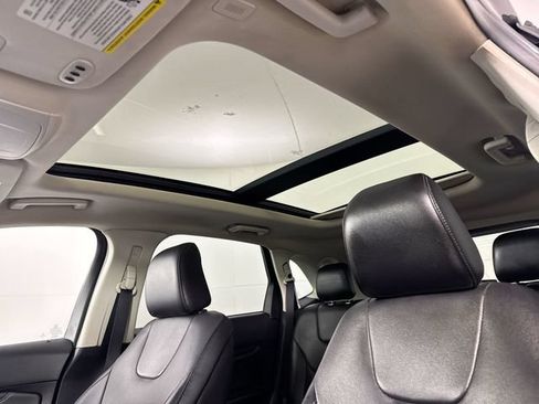 Used 2020 Ford Edge Titanium w/ Equipment Group 301A AWD/4WD image 18