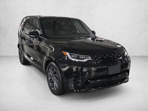 Used 2024 Land Rover Discovery Dynamic SE AWD/4WD image 3