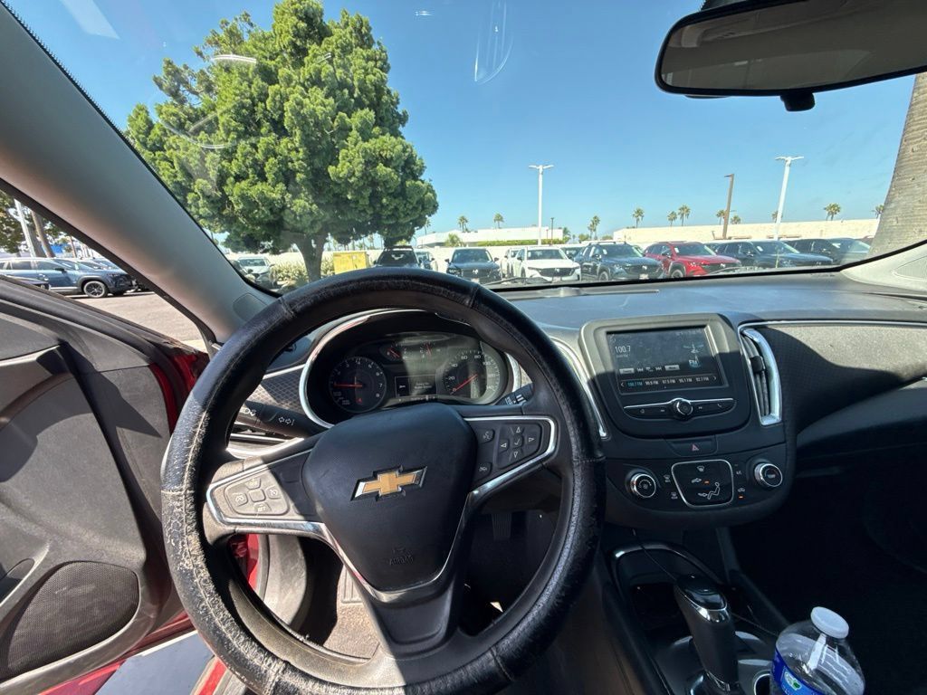 Used 2018 Chevrolet Malibu LT FWD image 26