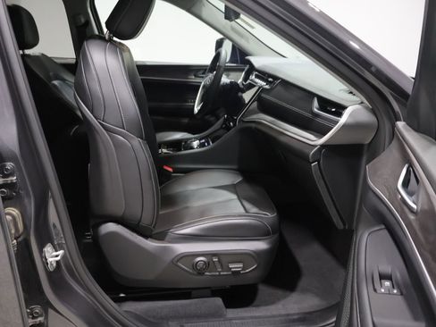 Certified 2023 Jeep Grand Cherokee Limited w/ Luxury Tech Group II AWD/4WD image 24