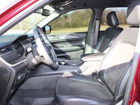 Used 2023 Jeep Grand Cherokee L Laredo image 21