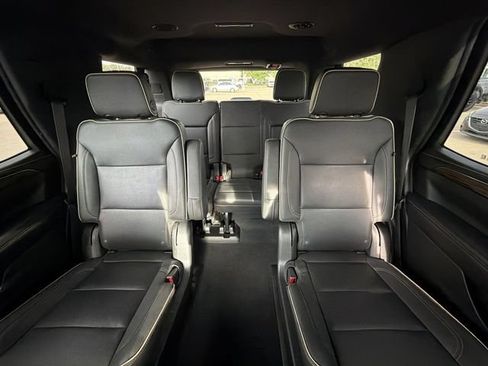Used 2023 Chevrolet Tahoe Premier AWD/4WD image 16
