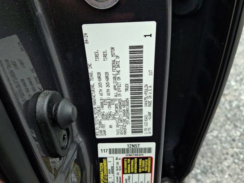 Used 2024 Toyota Tundra Limited AWD/4WD image 32