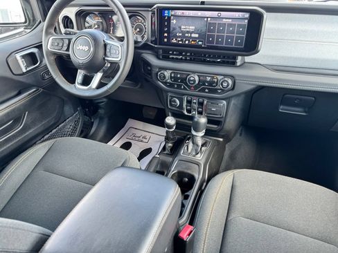 Used 2024 Jeep Wrangler Unlimited Sahara AWD/4WD image 12